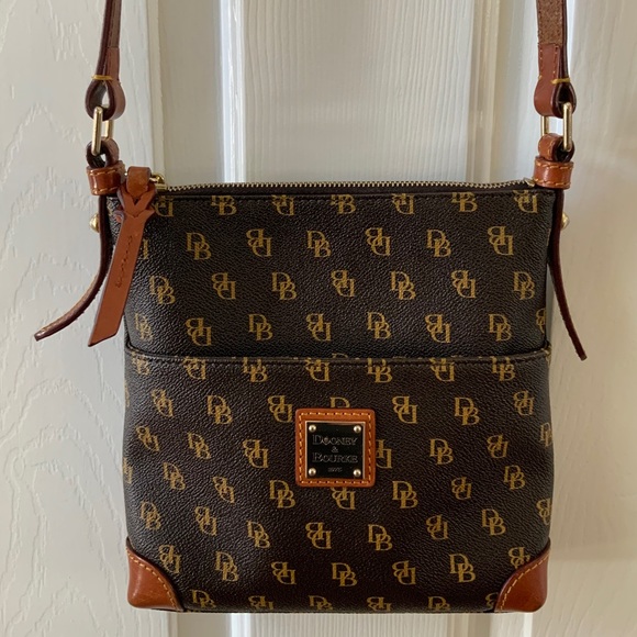 Dooney & Bourke Handbags - Dooney and Bourke crossbody bag